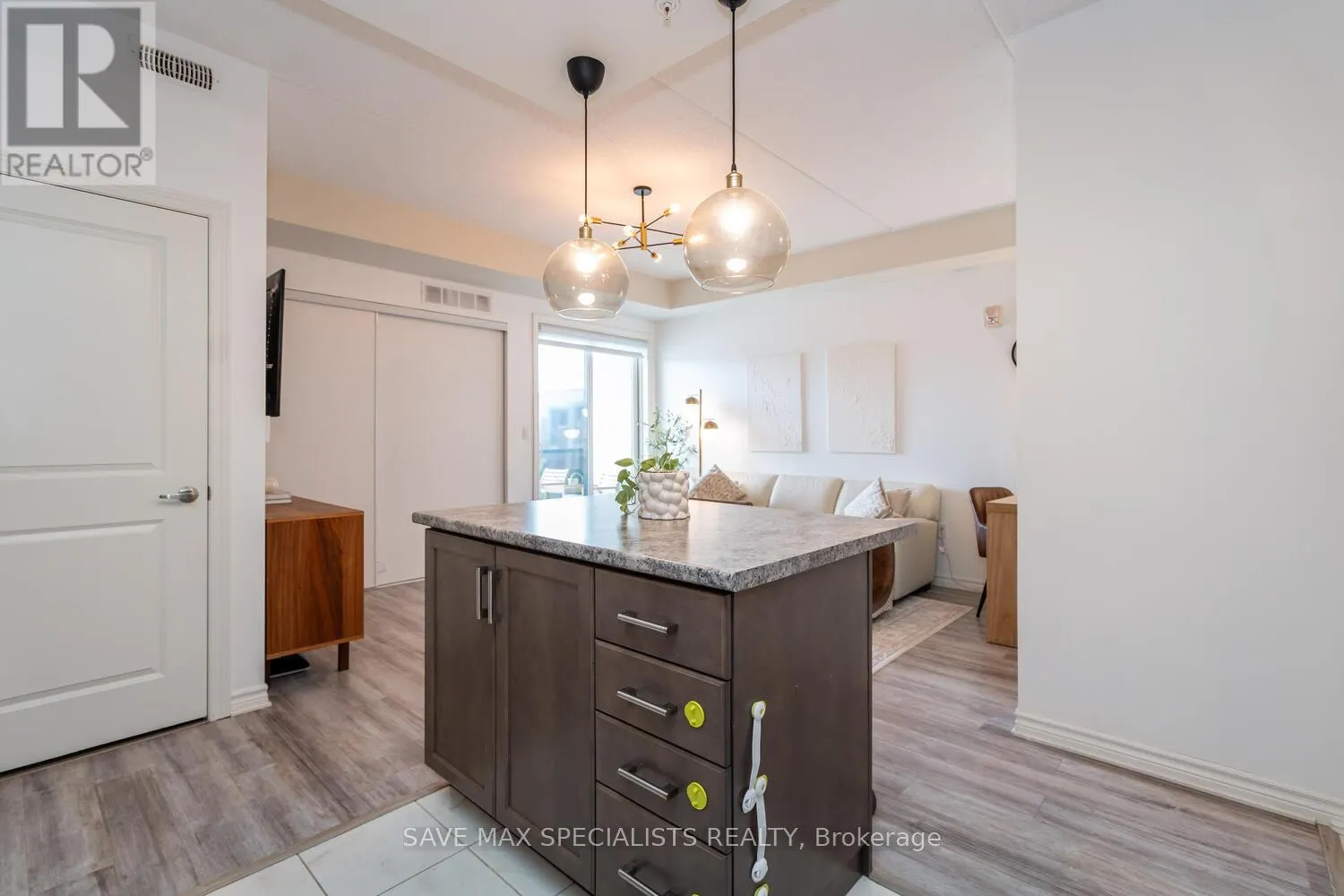 422 - 640 SAUVE STREET