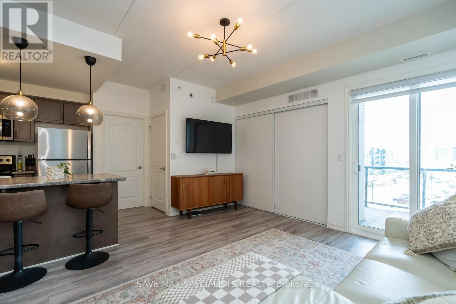 422 - 640 SAUVE STREET