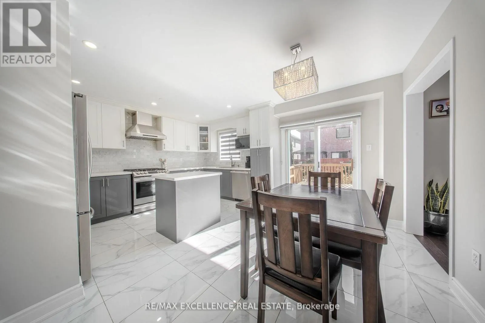 111 RIVER ROCK CRESCENT
