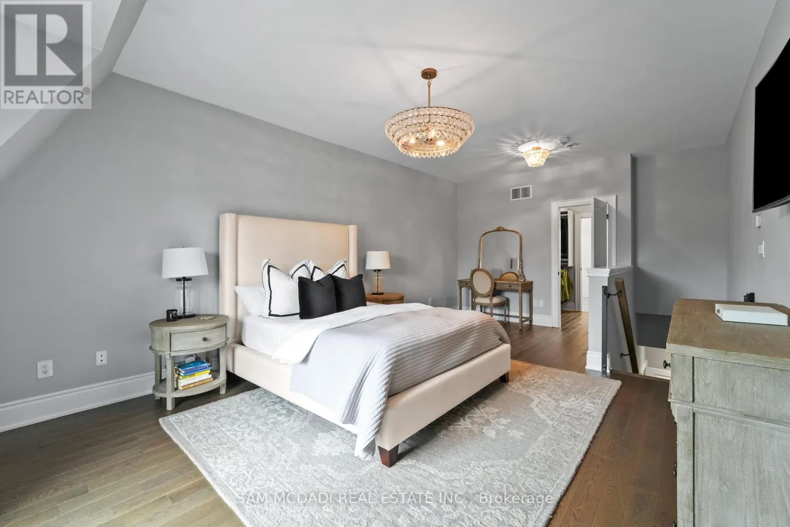 2 - 2160 TRAFALGAR ROAD