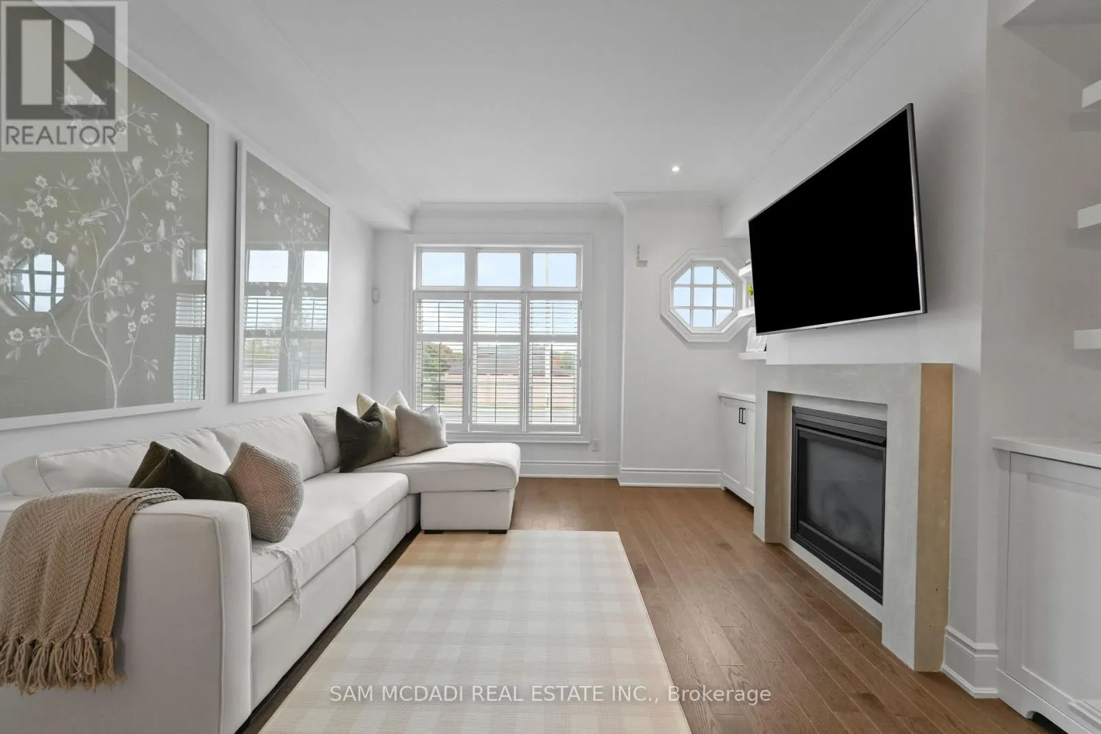 2 - 2160 TRAFALGAR ROAD