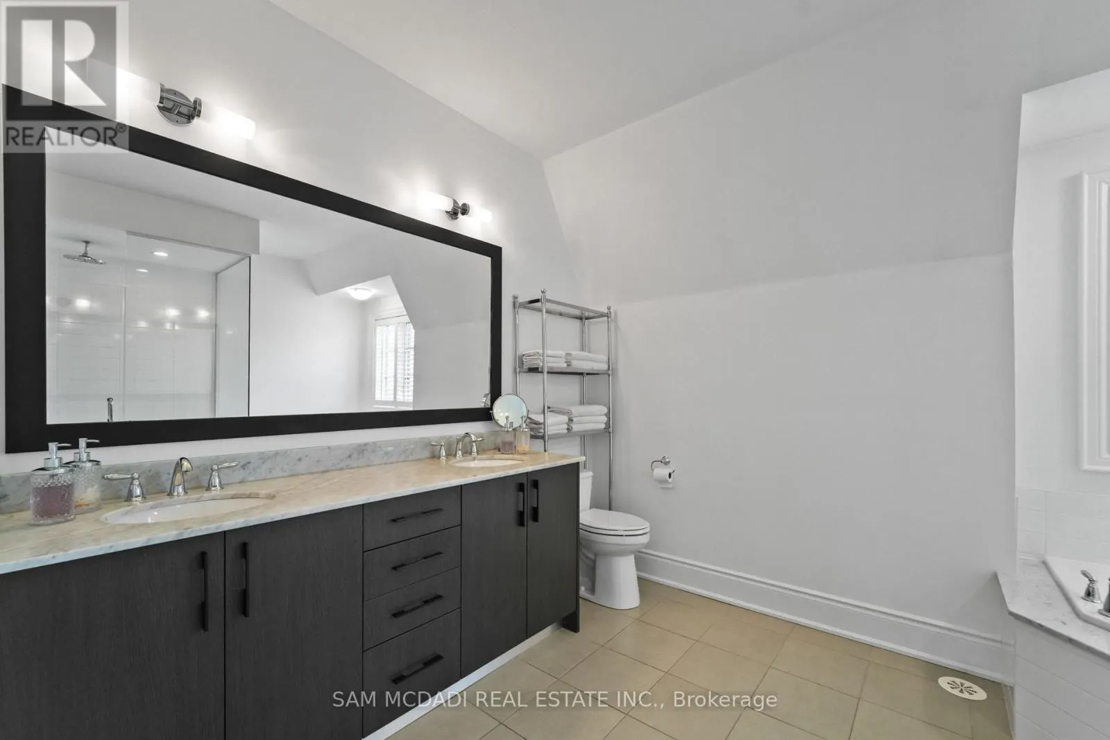 2 - 2160 TRAFALGAR ROAD