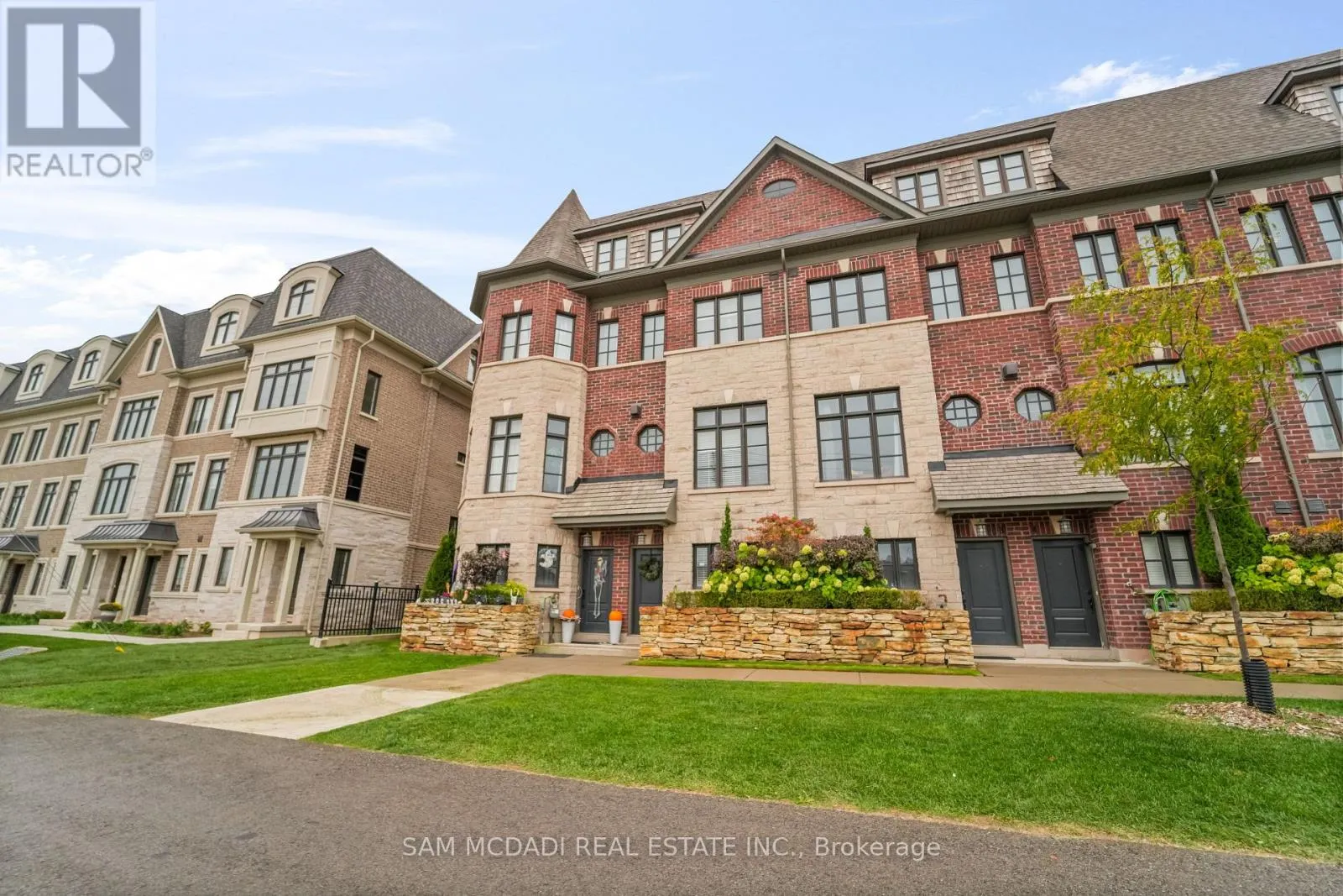 2 - 2160 TRAFALGAR ROAD