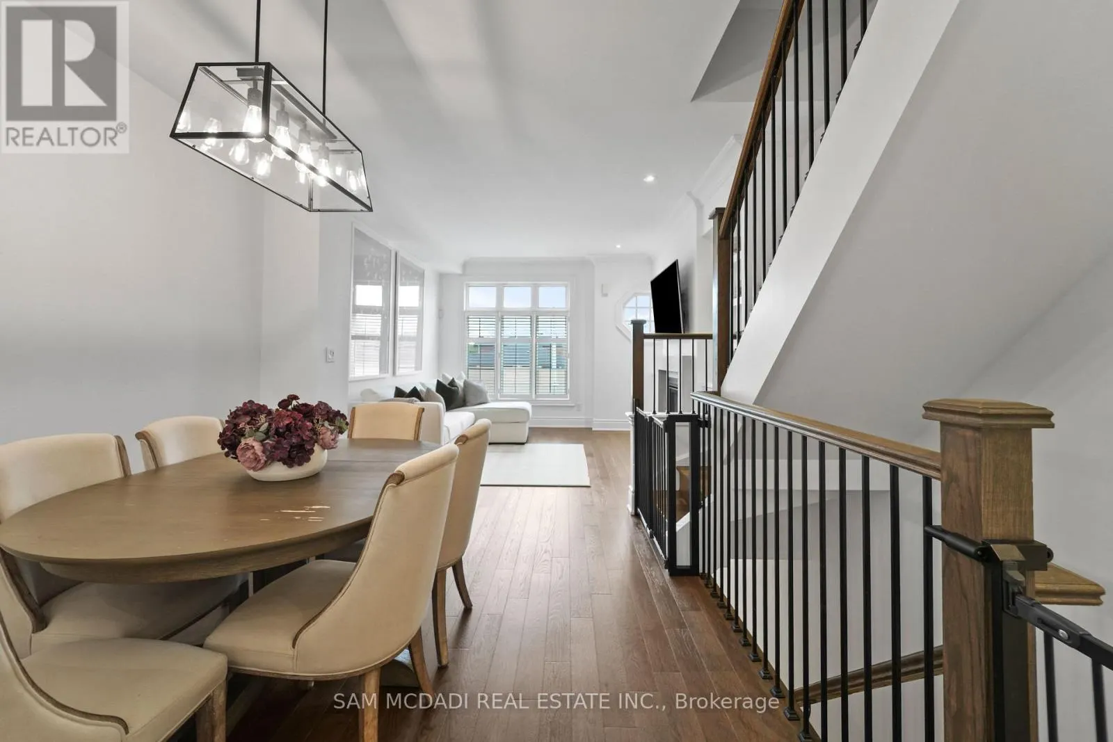 2 - 2160 TRAFALGAR ROAD