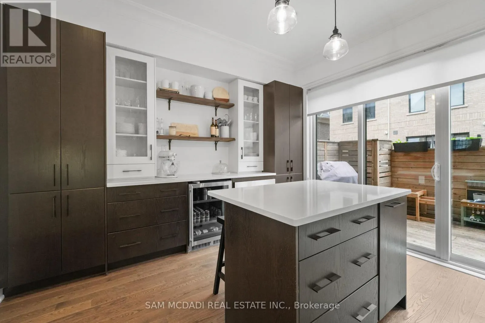 2 - 2160 TRAFALGAR ROAD