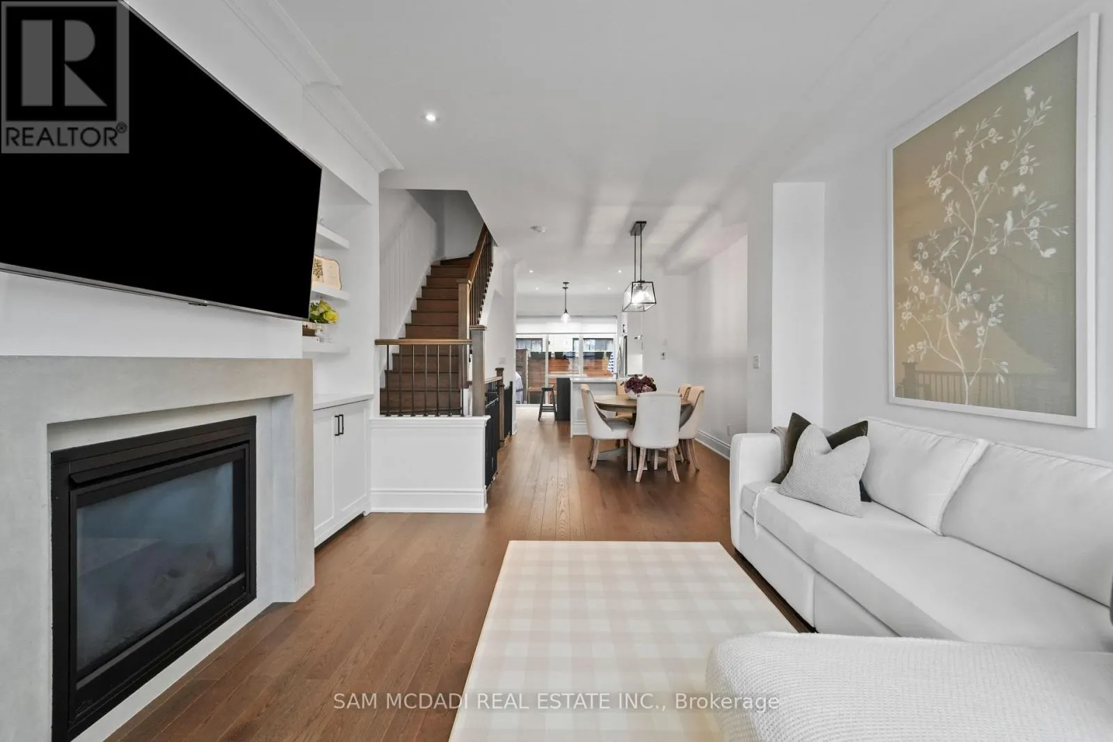 2 - 2160 TRAFALGAR ROAD