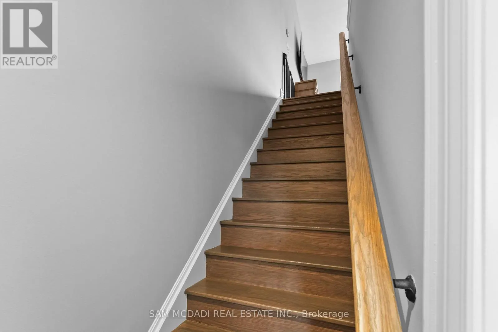 2 - 2160 TRAFALGAR ROAD