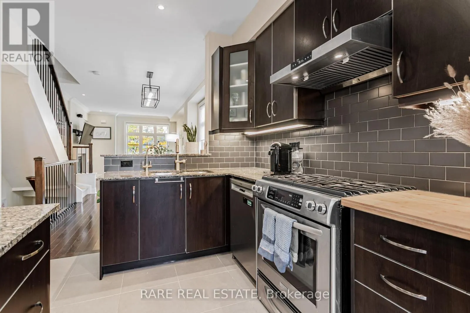 114 - 1812 BURNHAMTHORPE ROAD E