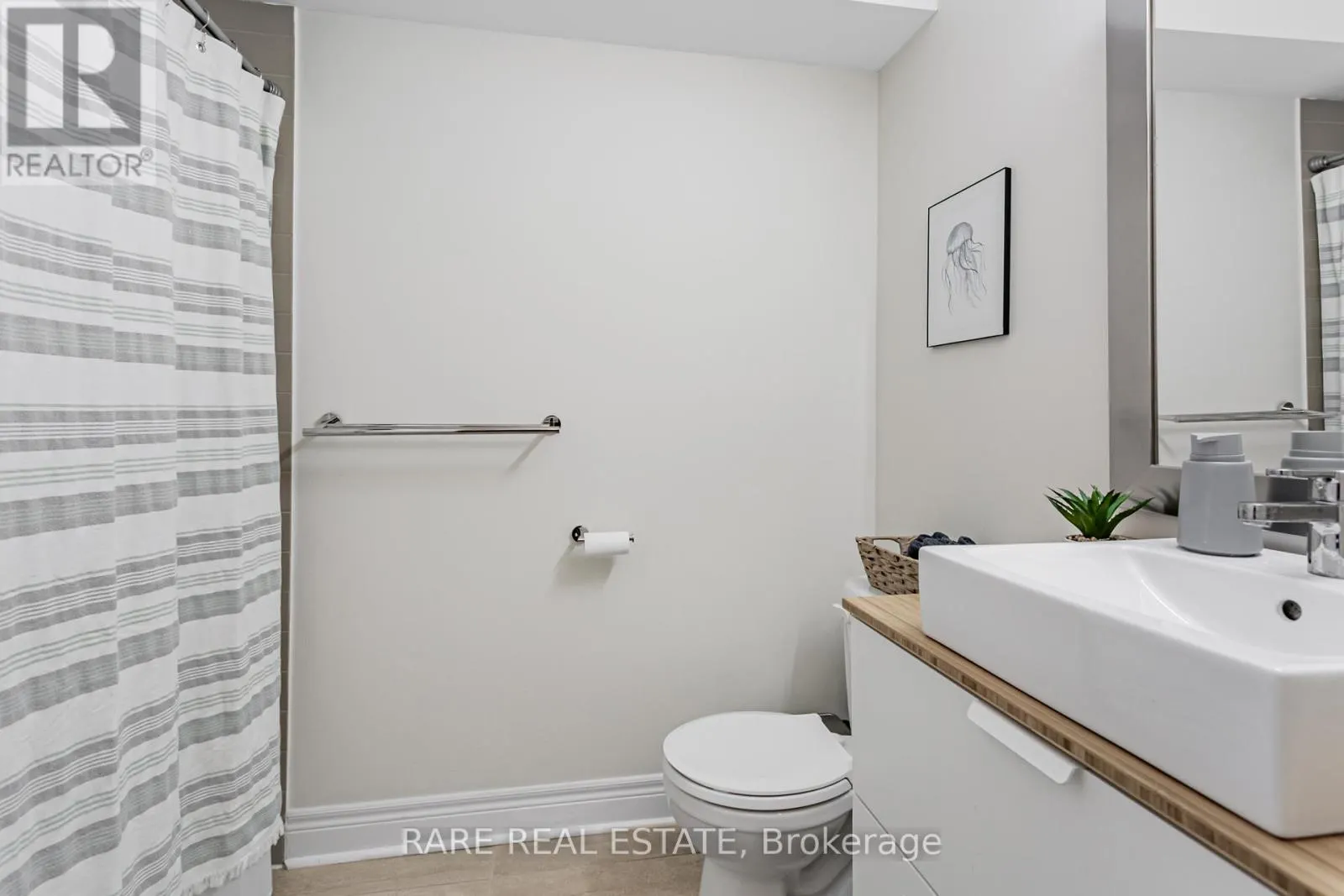 114 - 1812 BURNHAMTHORPE ROAD E