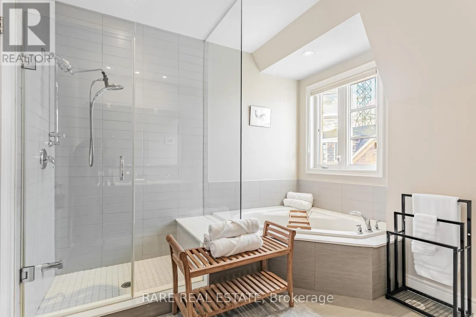 114 - 1812 BURNHAMTHORPE ROAD E