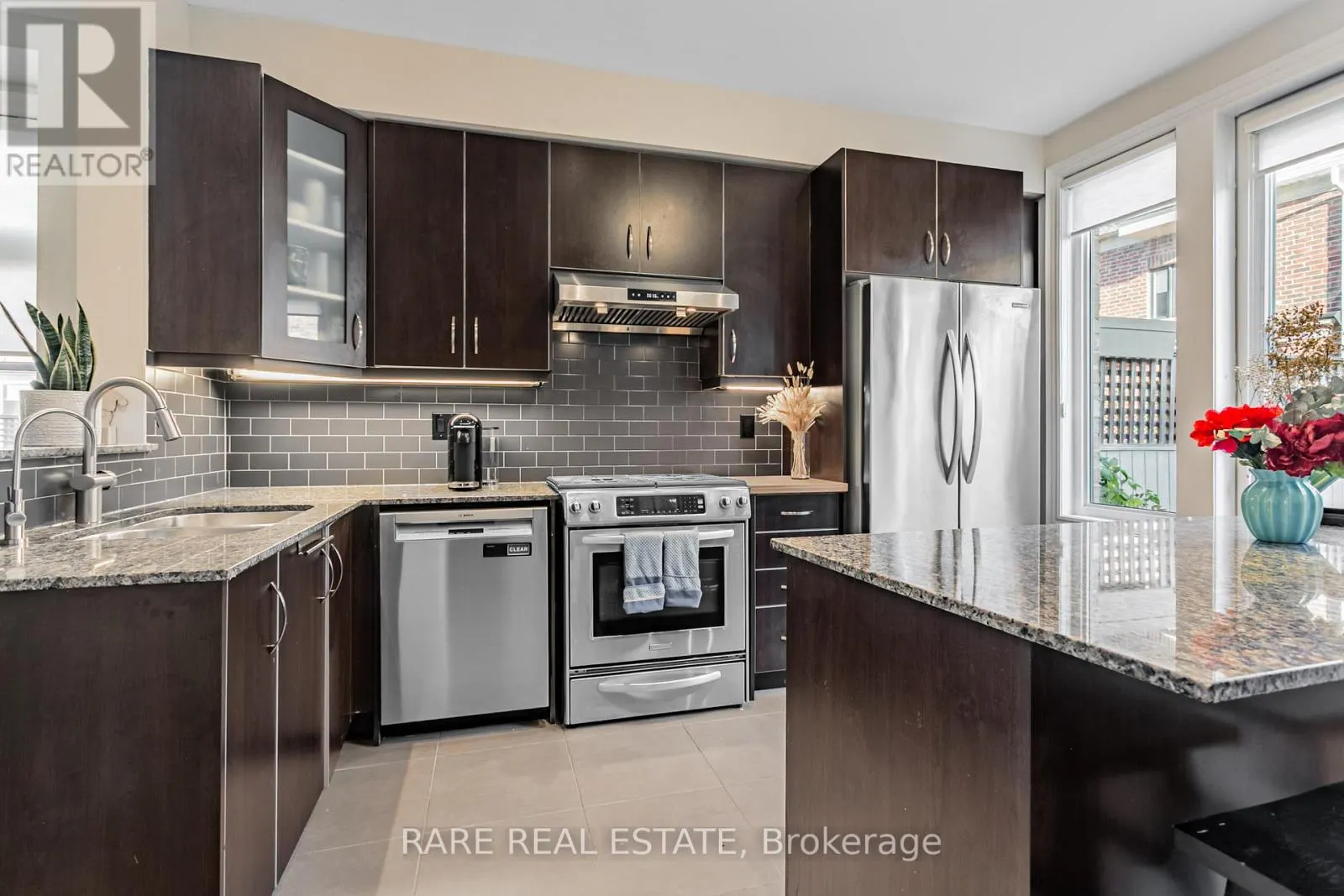 114 - 1812 BURNHAMTHORPE ROAD E