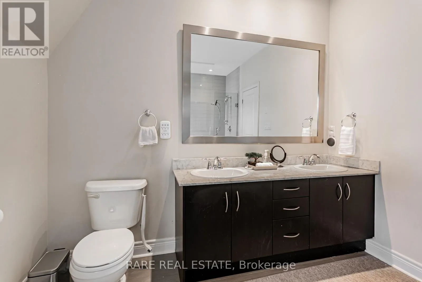 114 - 1812 BURNHAMTHORPE ROAD E