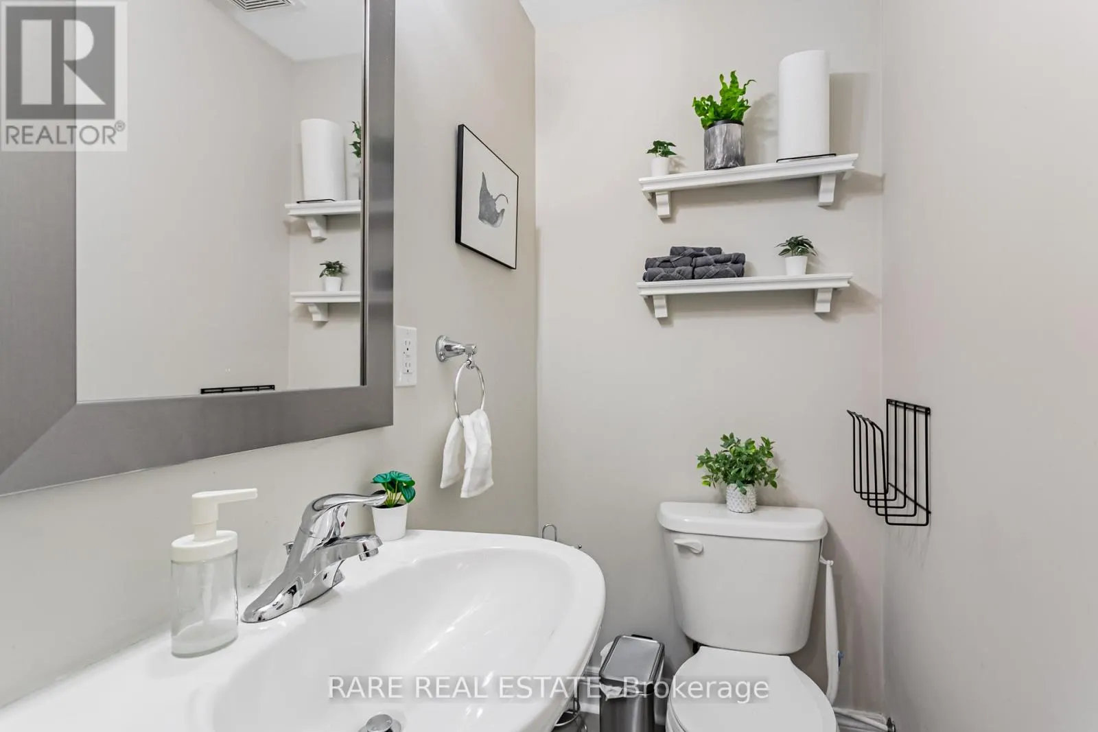 114 - 1812 BURNHAMTHORPE ROAD E