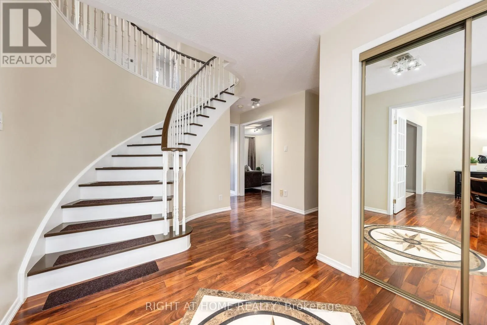 223 RIVER OAKS BOULEVARD W