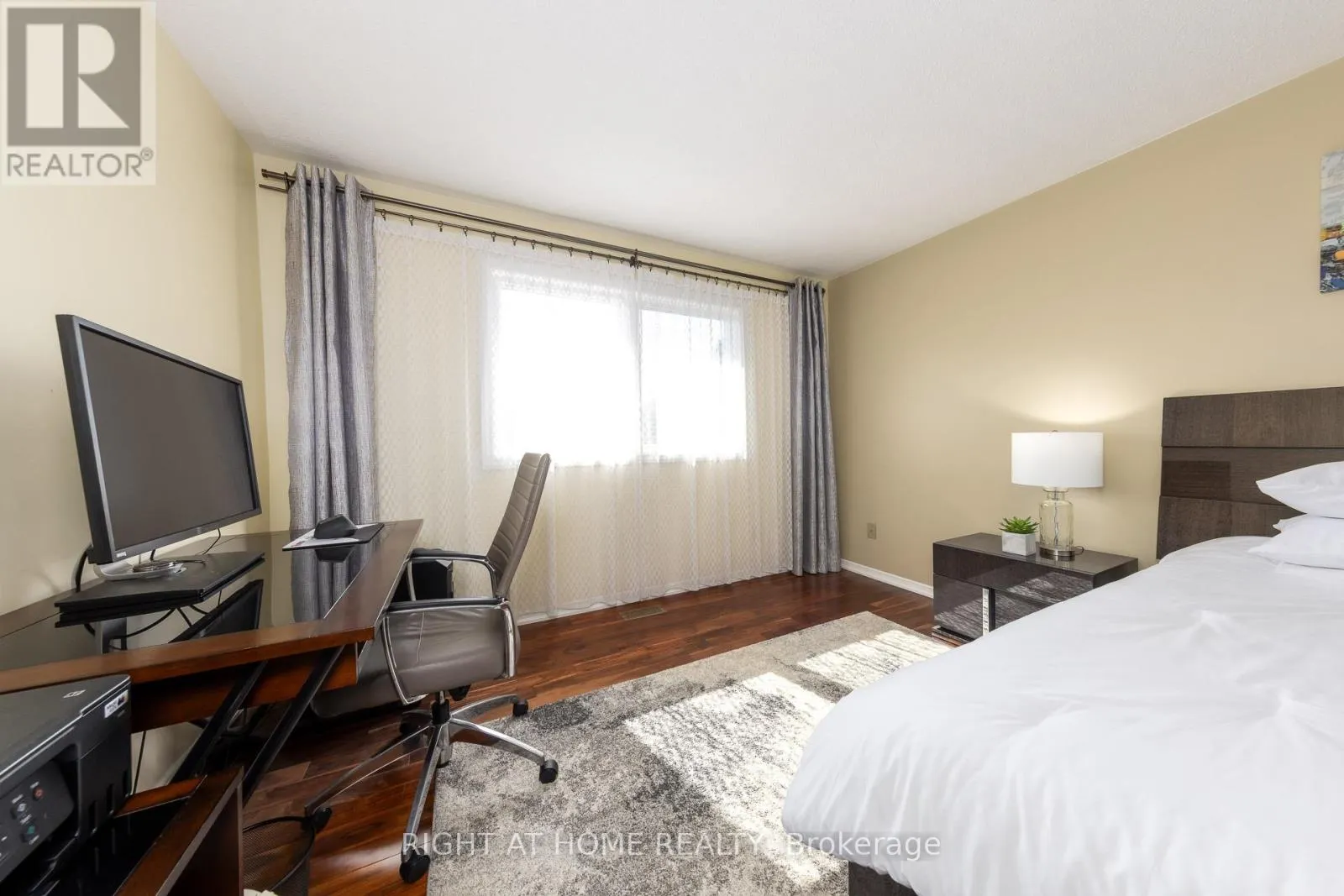 223 RIVER OAKS BOULEVARD W