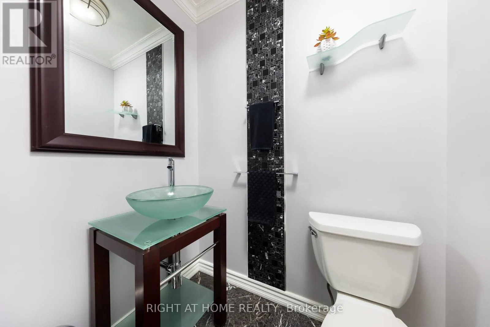 223 RIVER OAKS BOULEVARD W