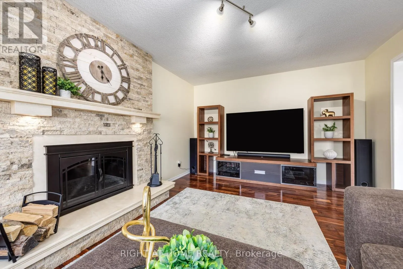 223 RIVER OAKS BOULEVARD W