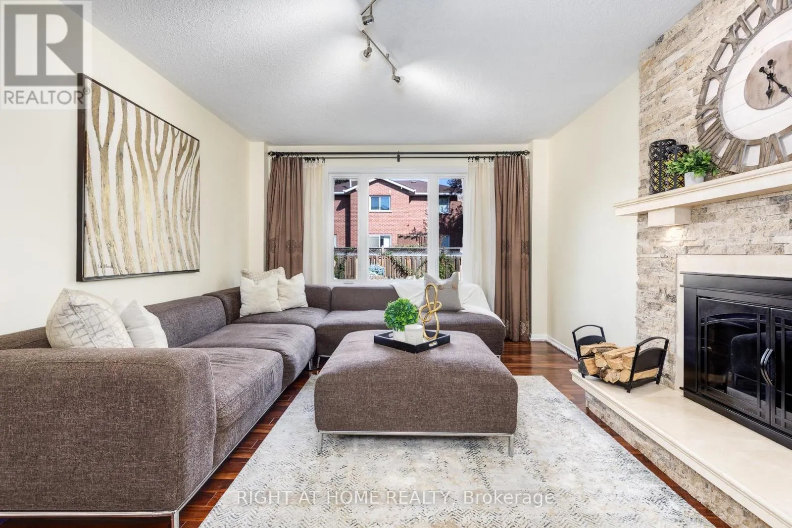 223 RIVER OAKS BOULEVARD W