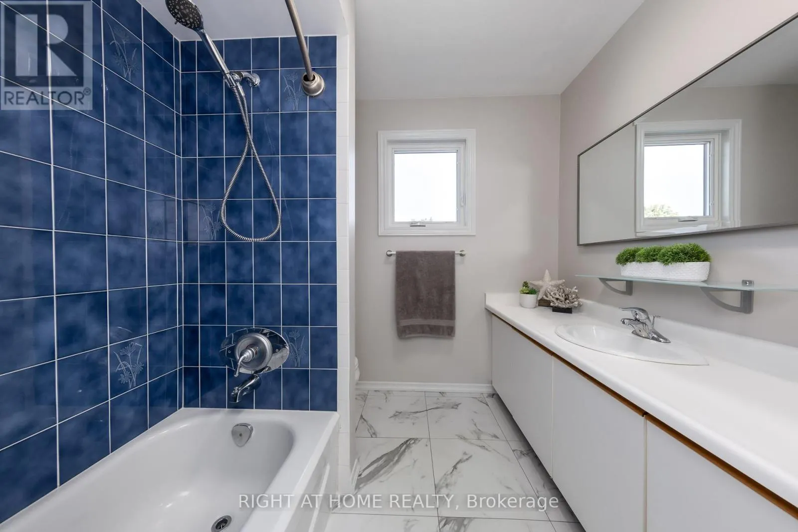 223 RIVER OAKS BOULEVARD W