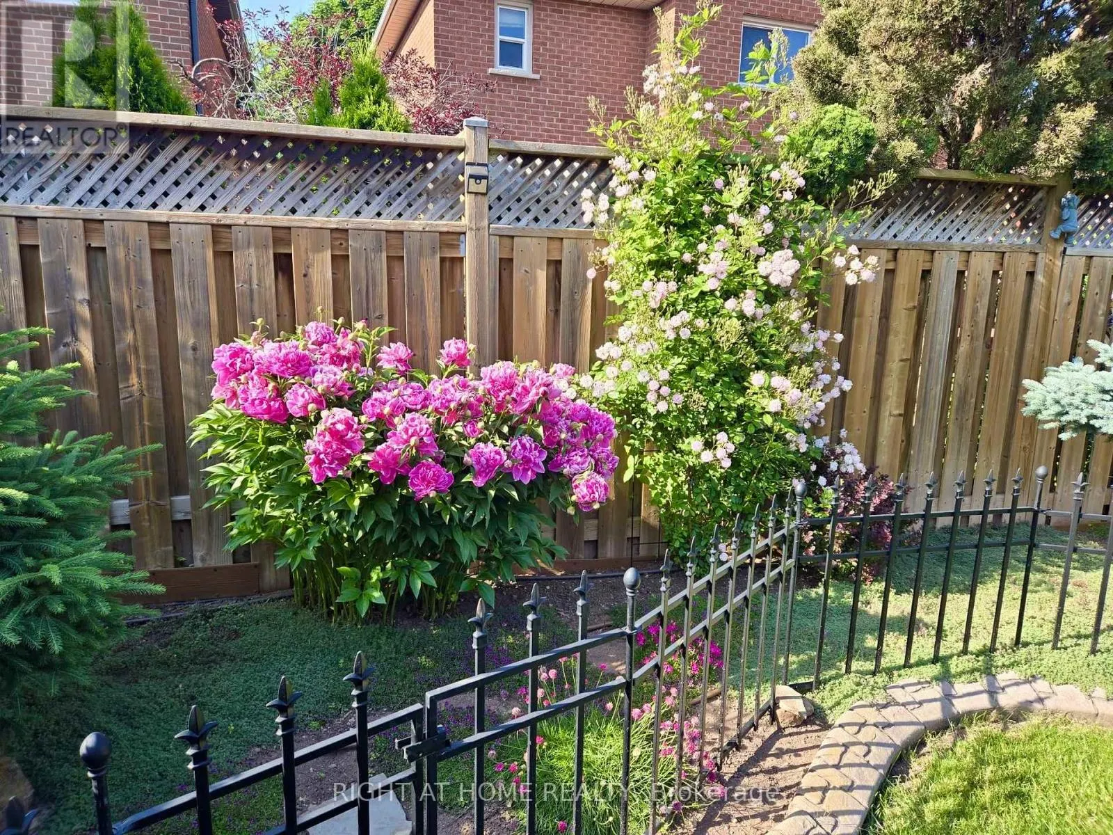 223 RIVER OAKS BOULEVARD W