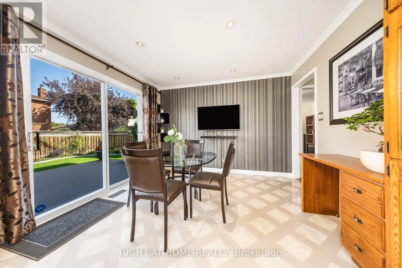 223 RIVER OAKS BOULEVARD W