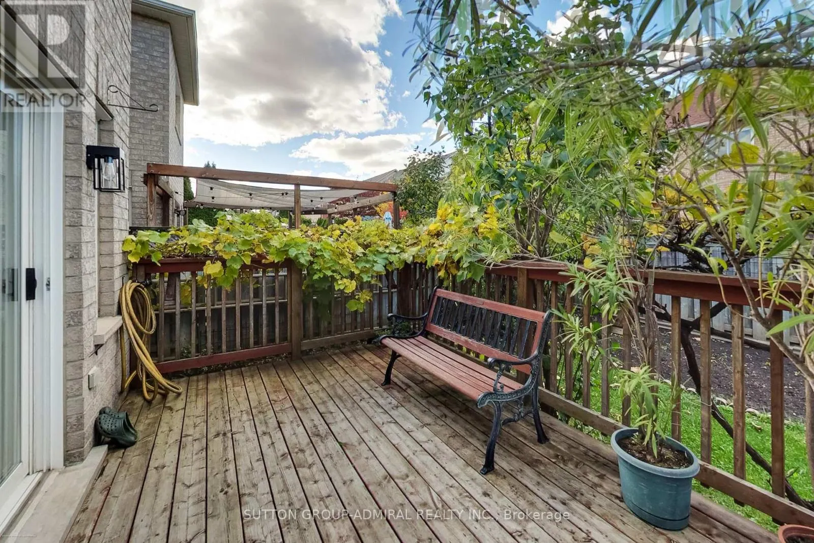 429 STONETREE COURT