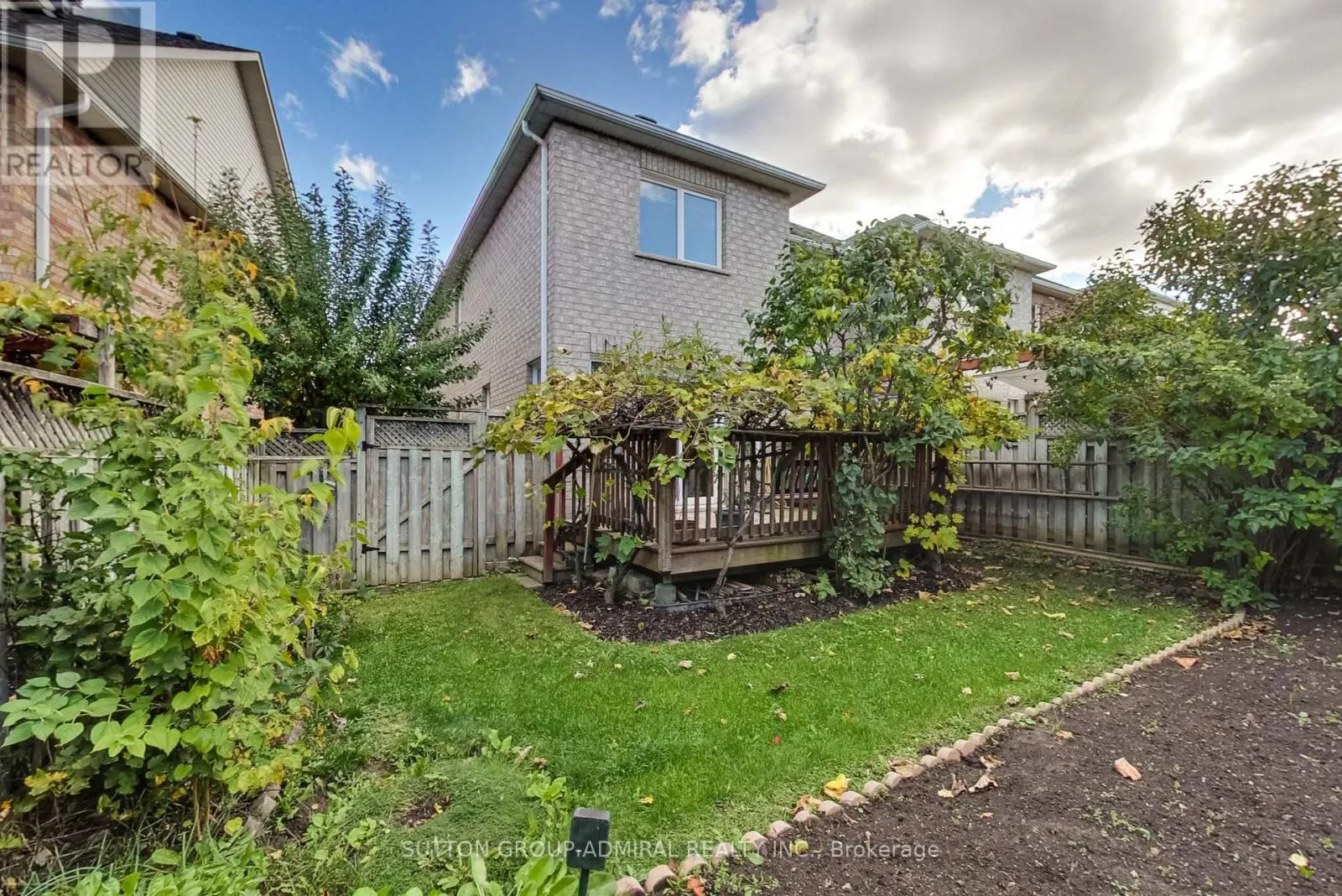 429 STONETREE COURT