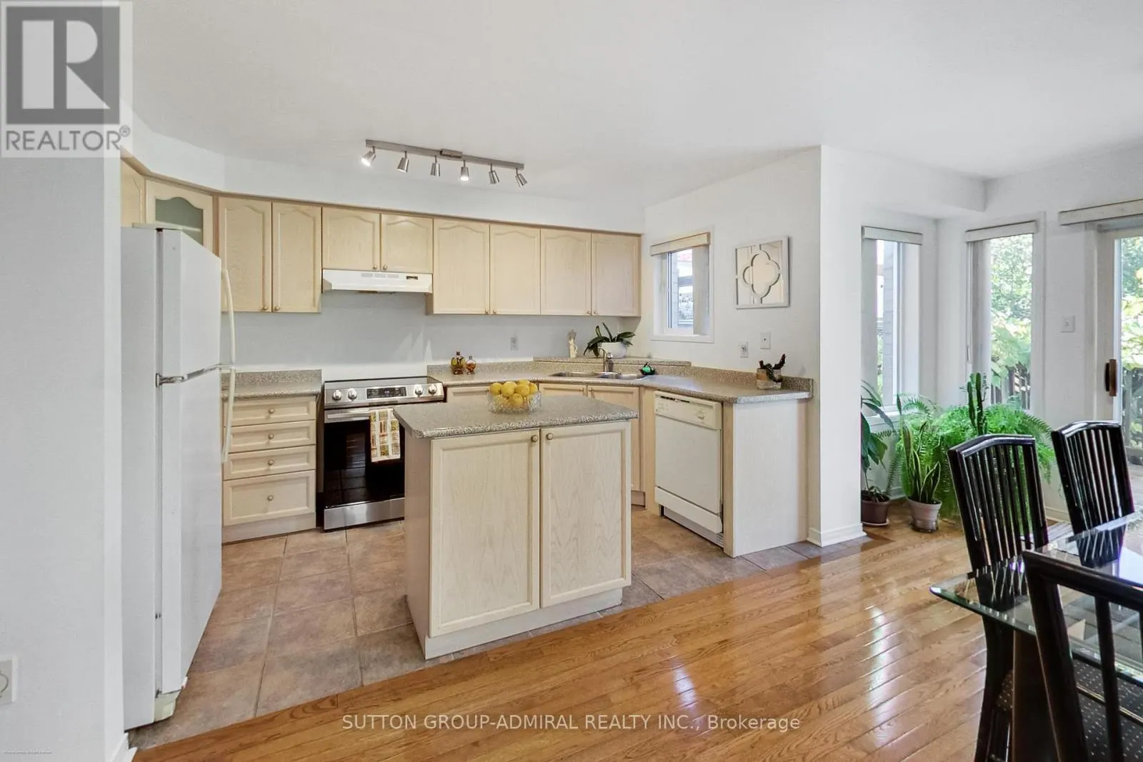 429 STONETREE COURT