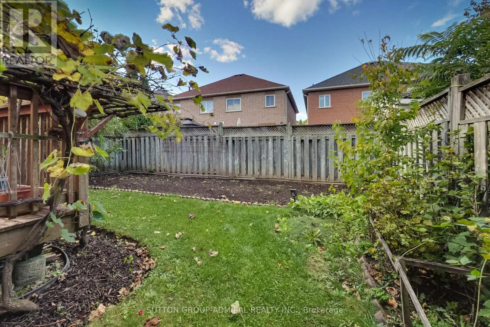 429 STONETREE COURT
