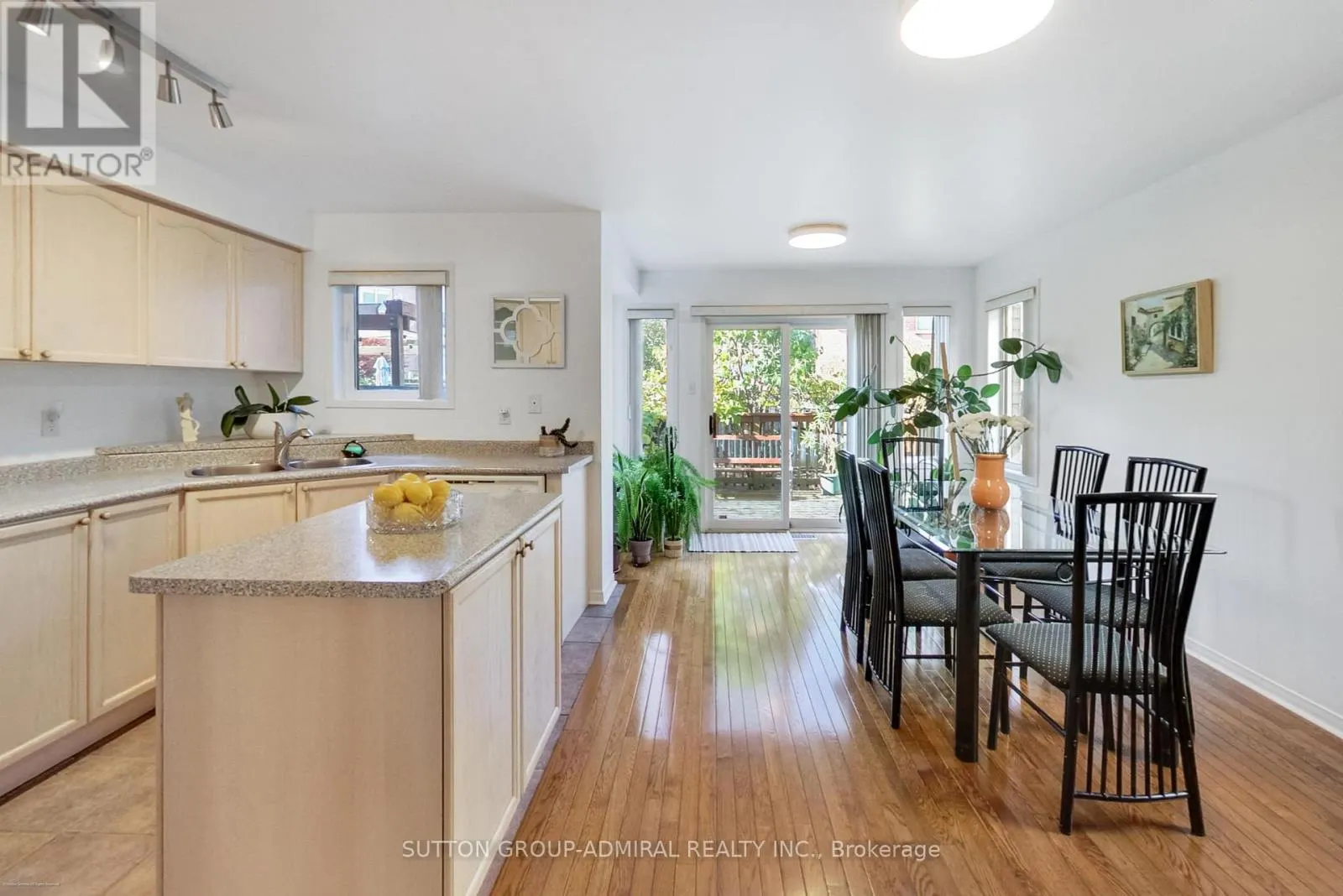 429 STONETREE COURT