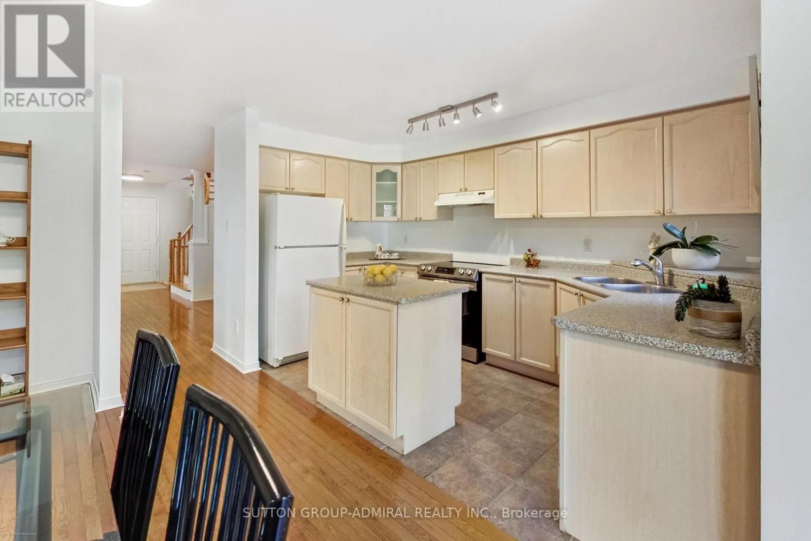 429 STONETREE COURT