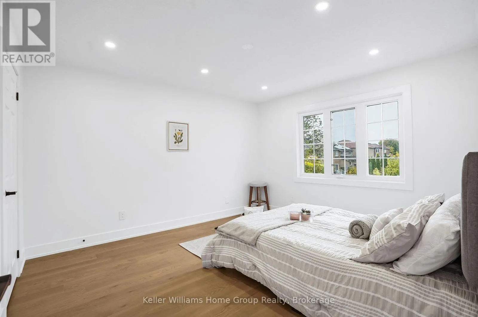 1105 EWING CRESCENT