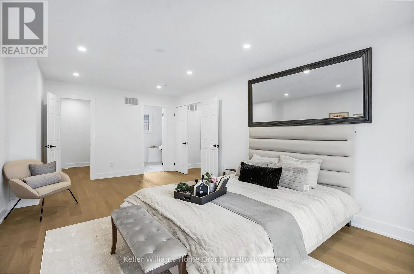 1105 EWING CRESCENT