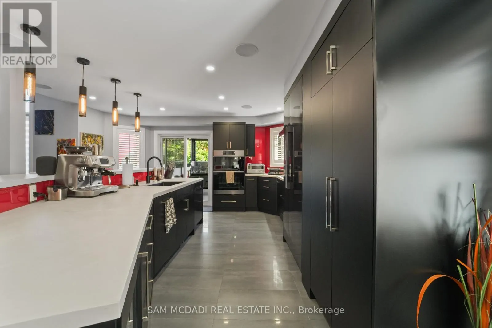 385 TURNBERRY CRESCENT