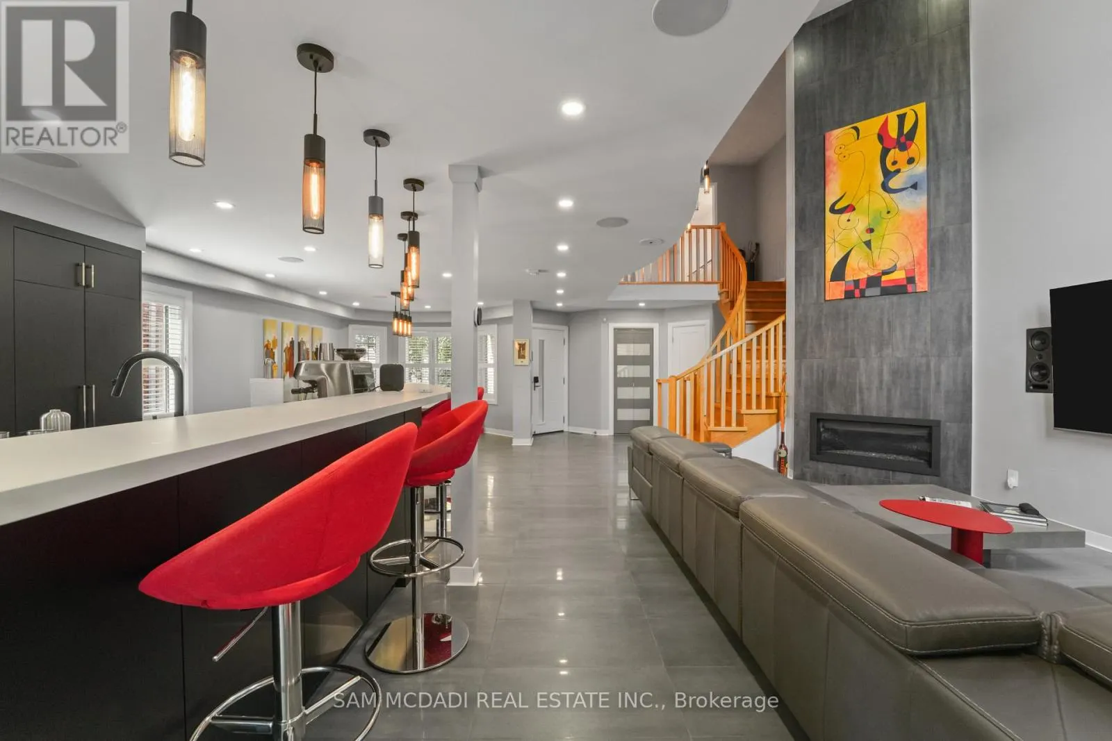 385 TURNBERRY CRESCENT