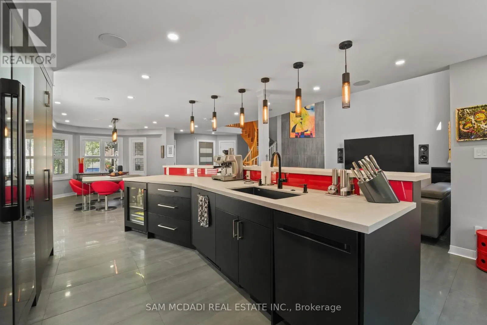 385 TURNBERRY CRESCENT