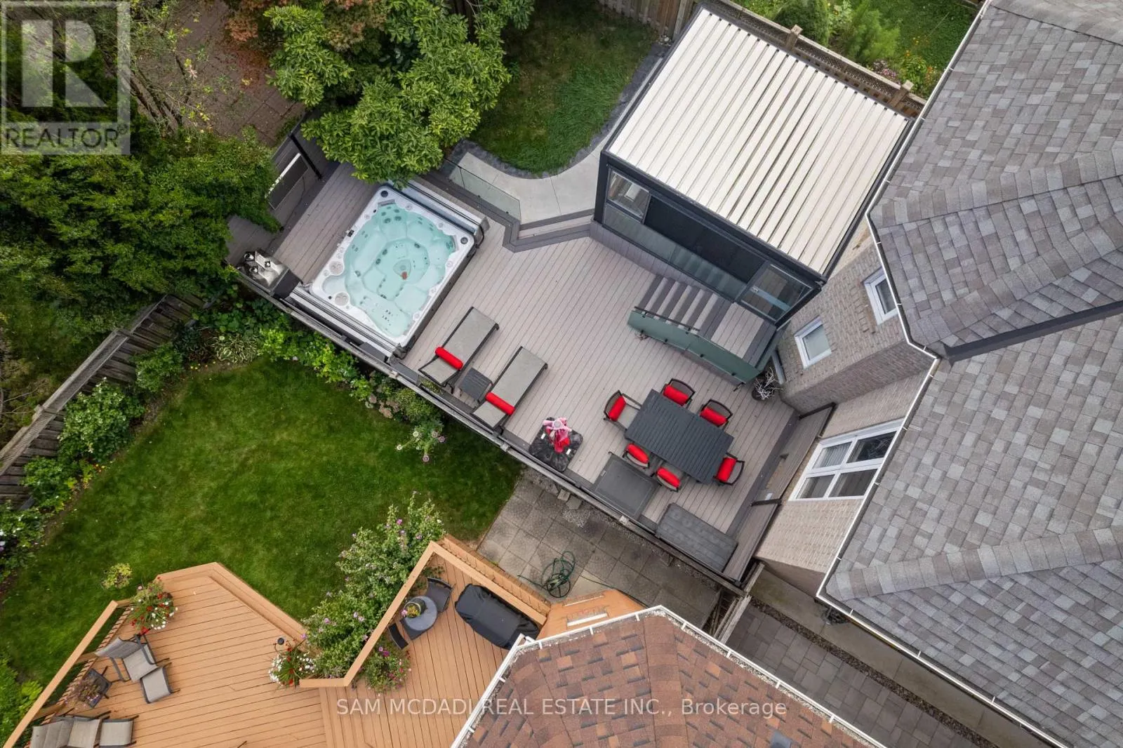 385 TURNBERRY CRESCENT