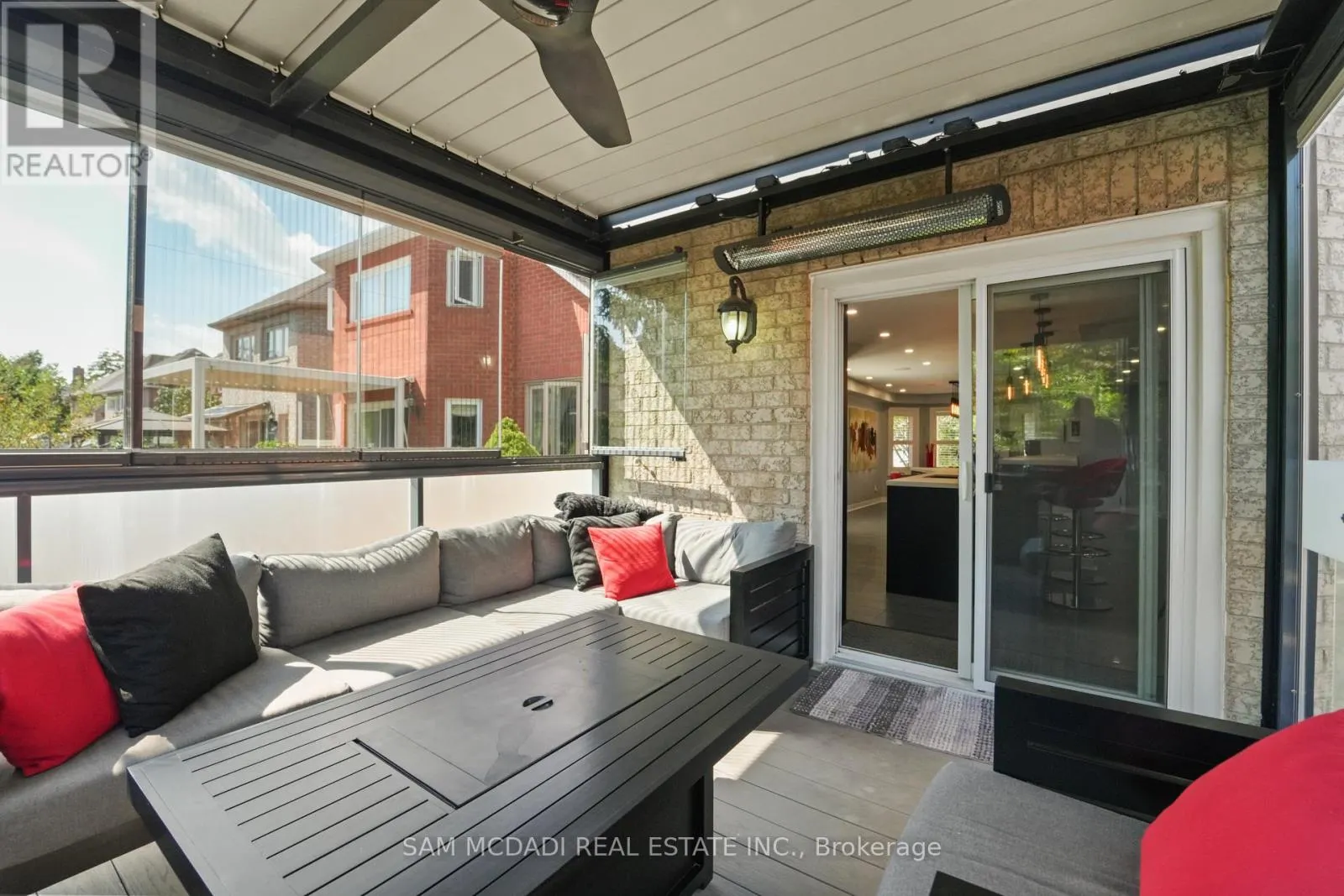 385 TURNBERRY CRESCENT