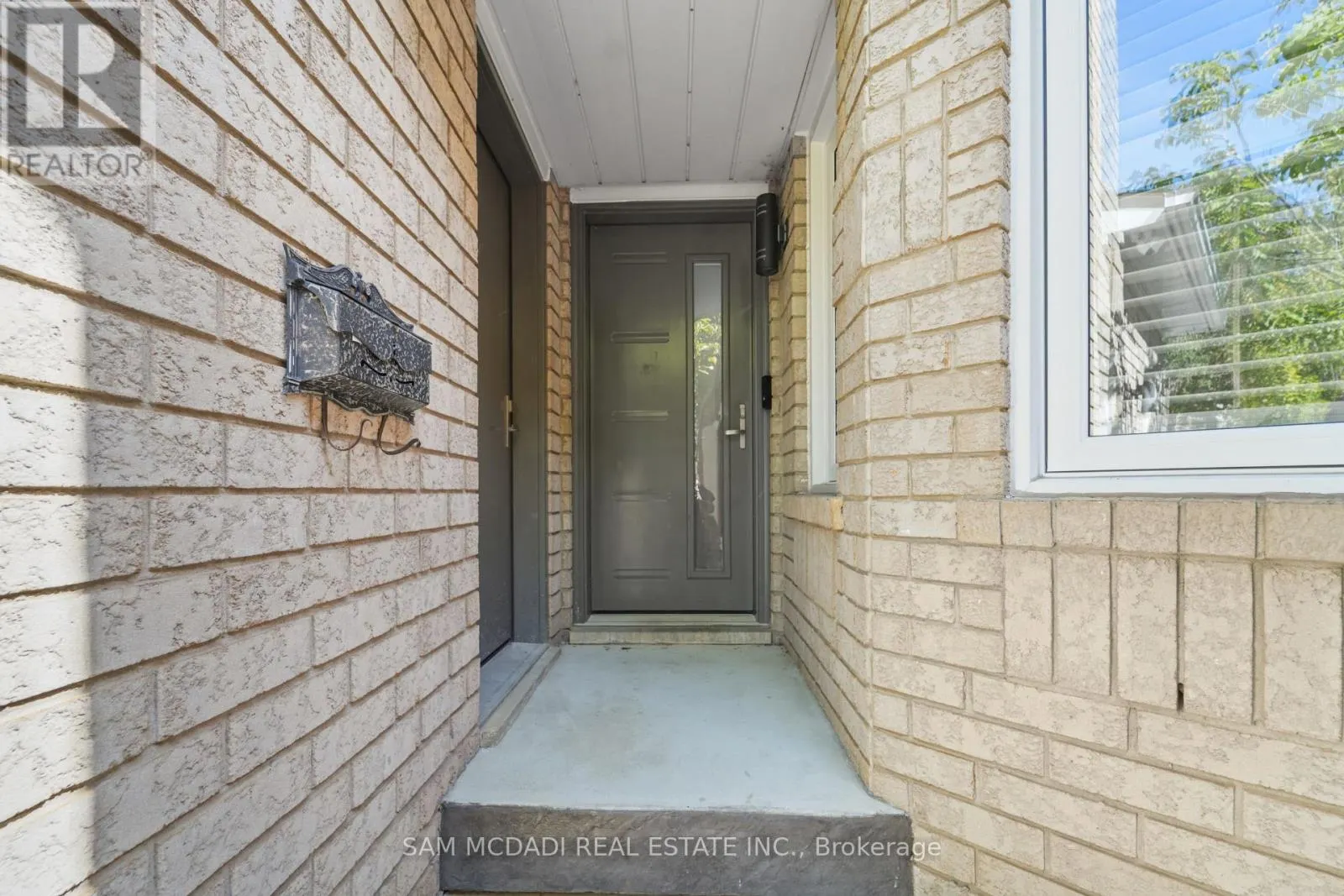 385 TURNBERRY CRESCENT