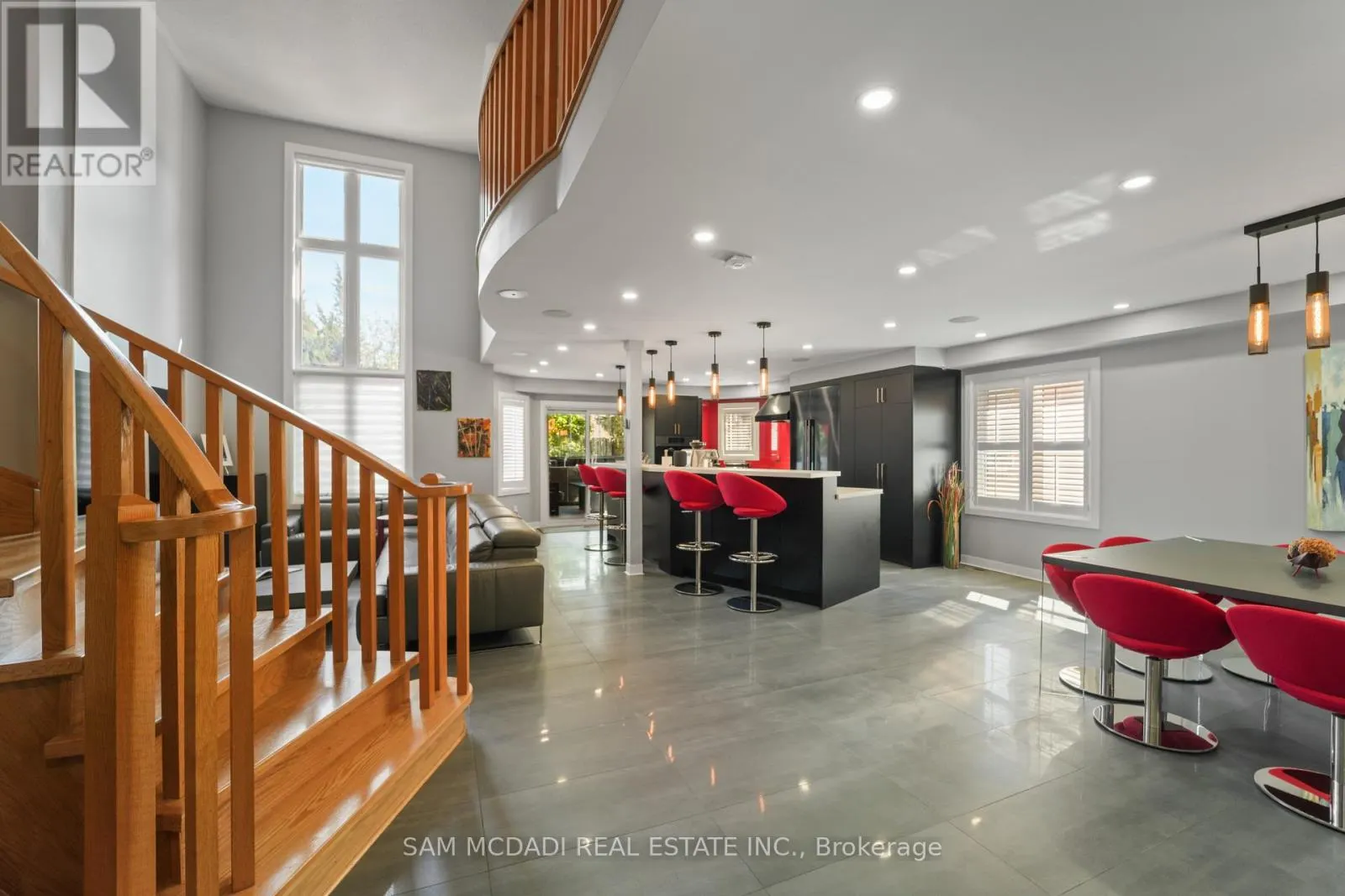 385 TURNBERRY CRESCENT