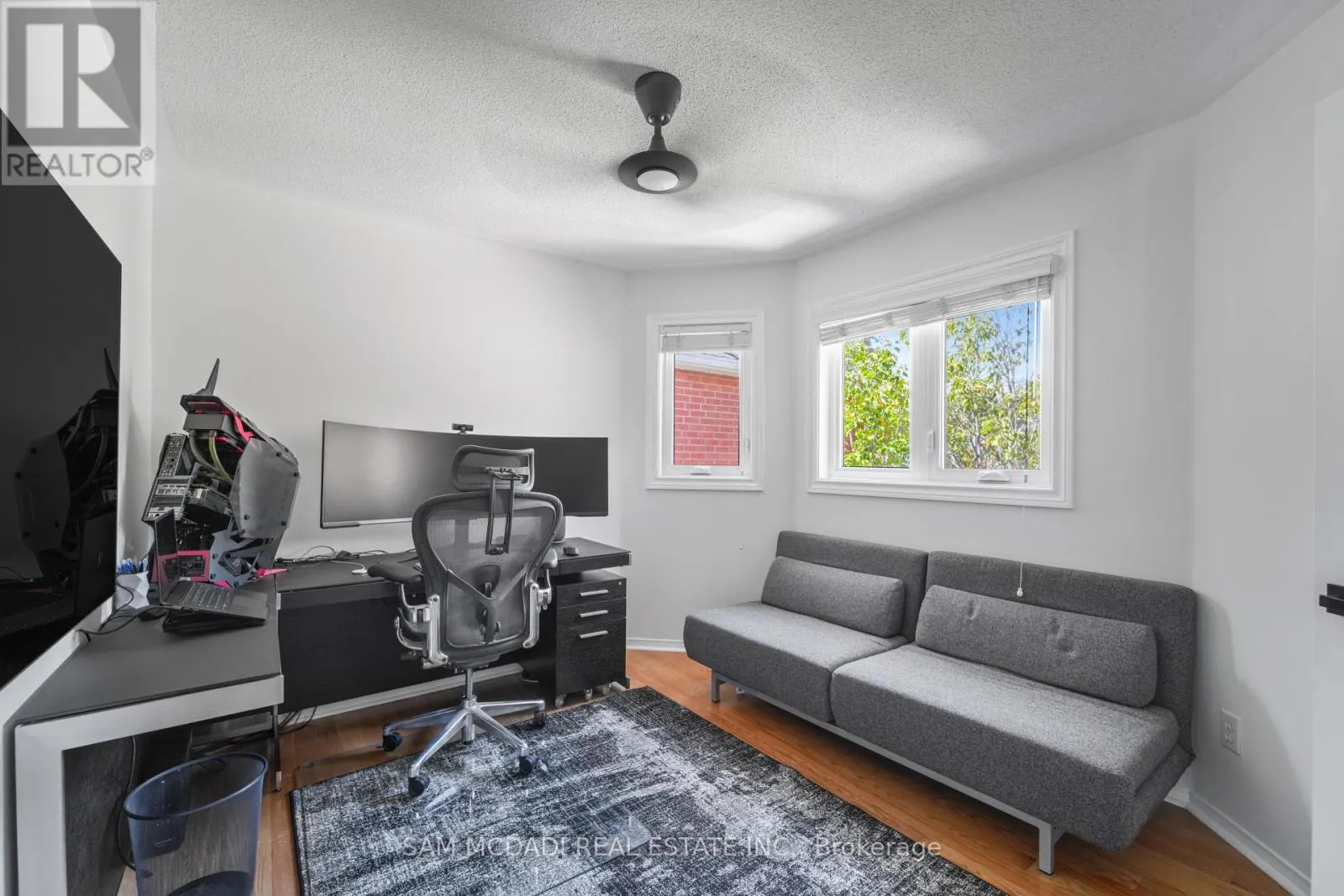 385 TURNBERRY CRESCENT