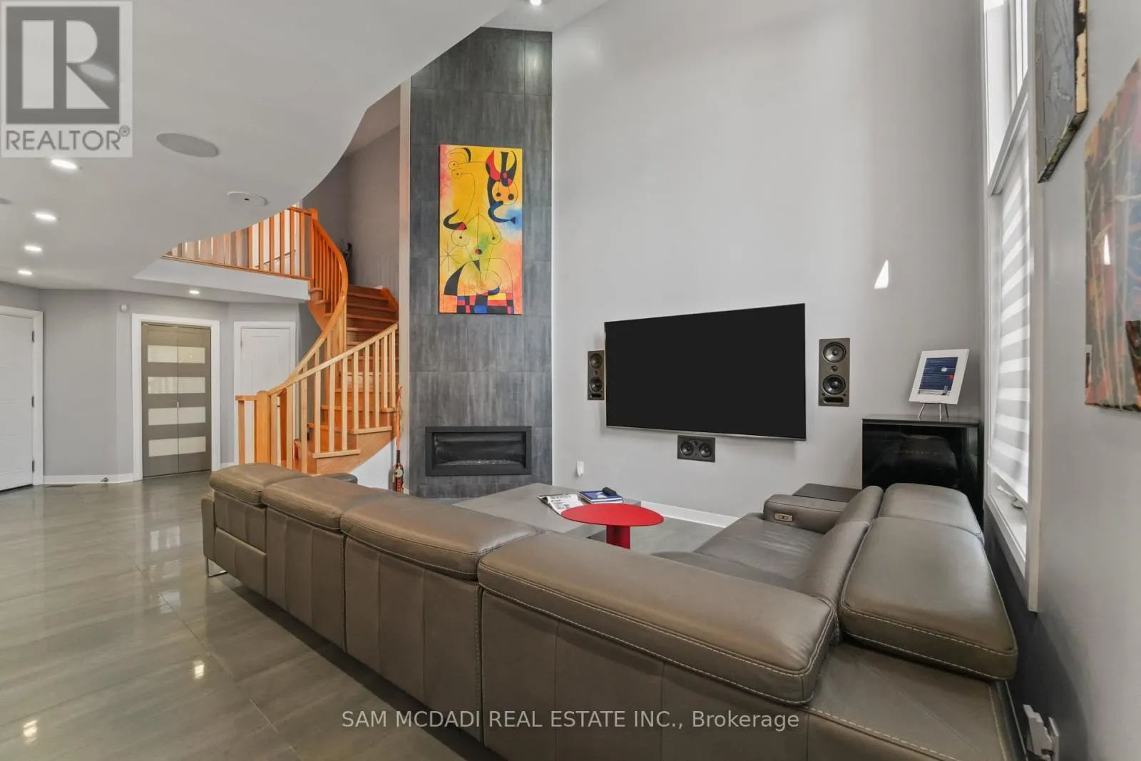 385 TURNBERRY CRESCENT