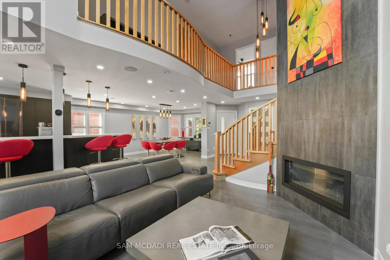 385 TURNBERRY CRESCENT