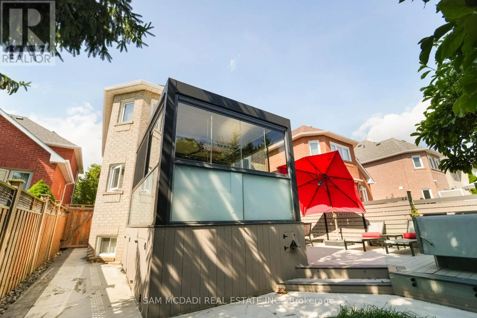 385 TURNBERRY CRESCENT