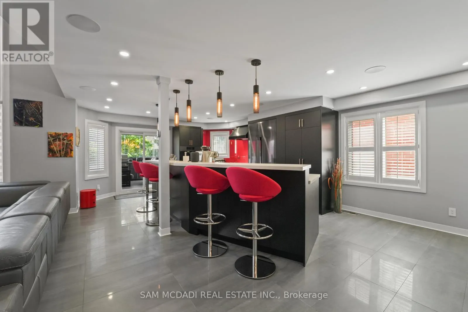 385 TURNBERRY CRESCENT