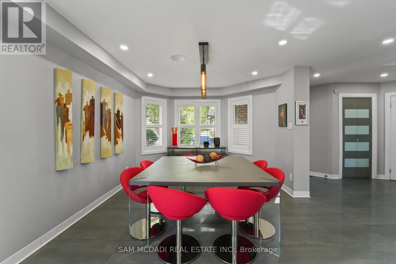 385 TURNBERRY CRESCENT