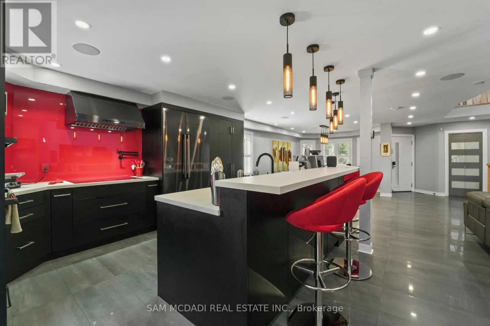 385 TURNBERRY CRESCENT