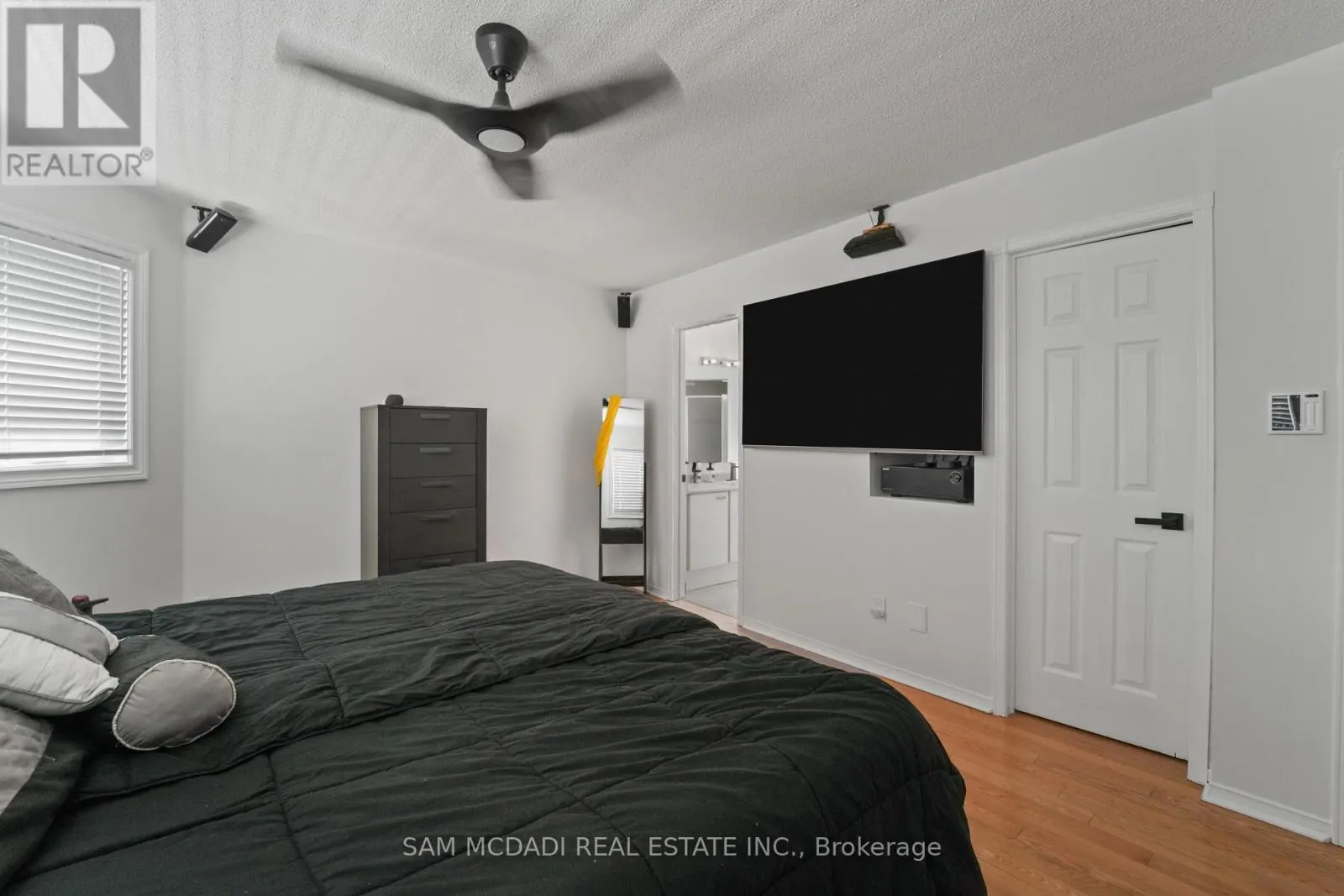 385 TURNBERRY CRESCENT