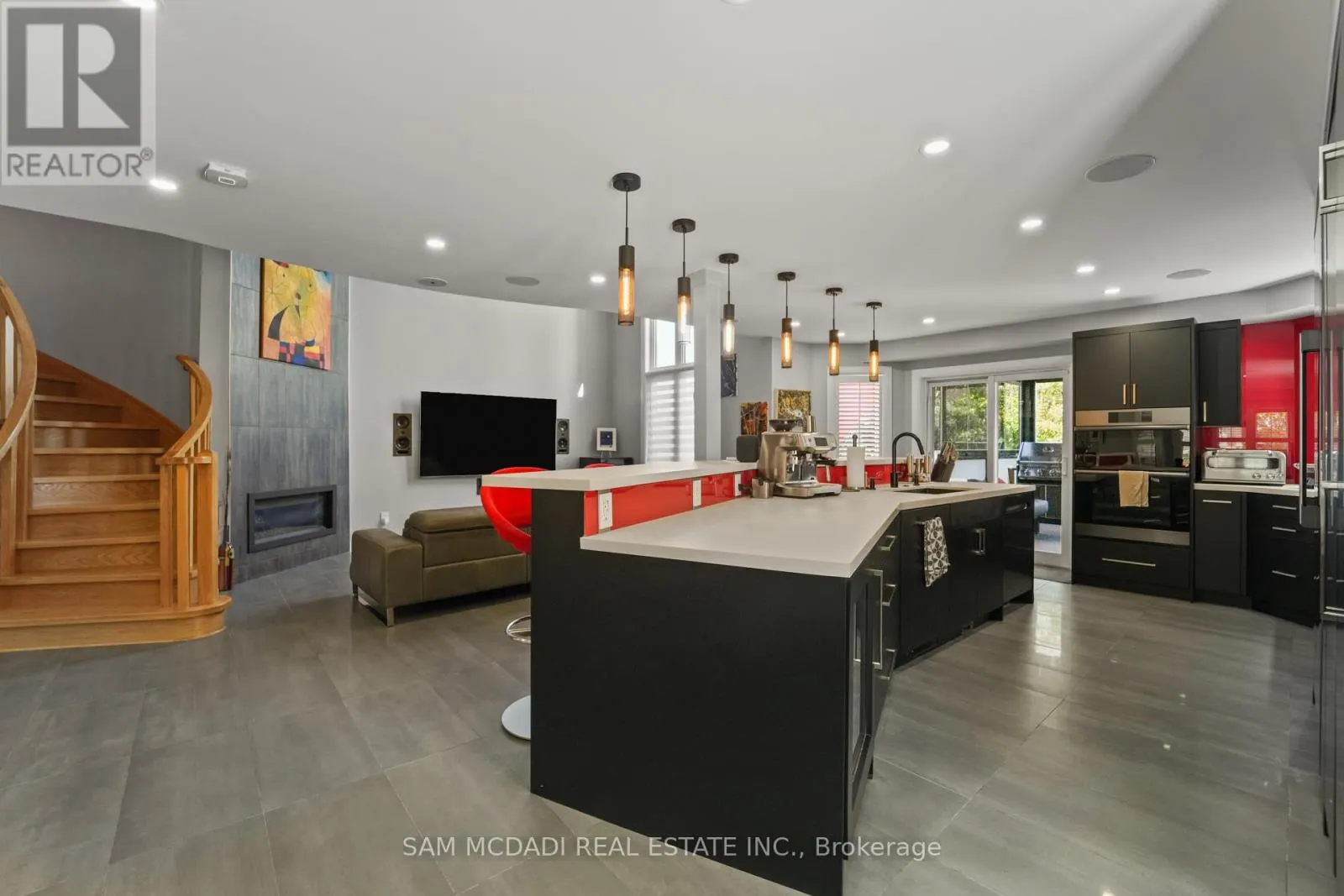 385 TURNBERRY CRESCENT