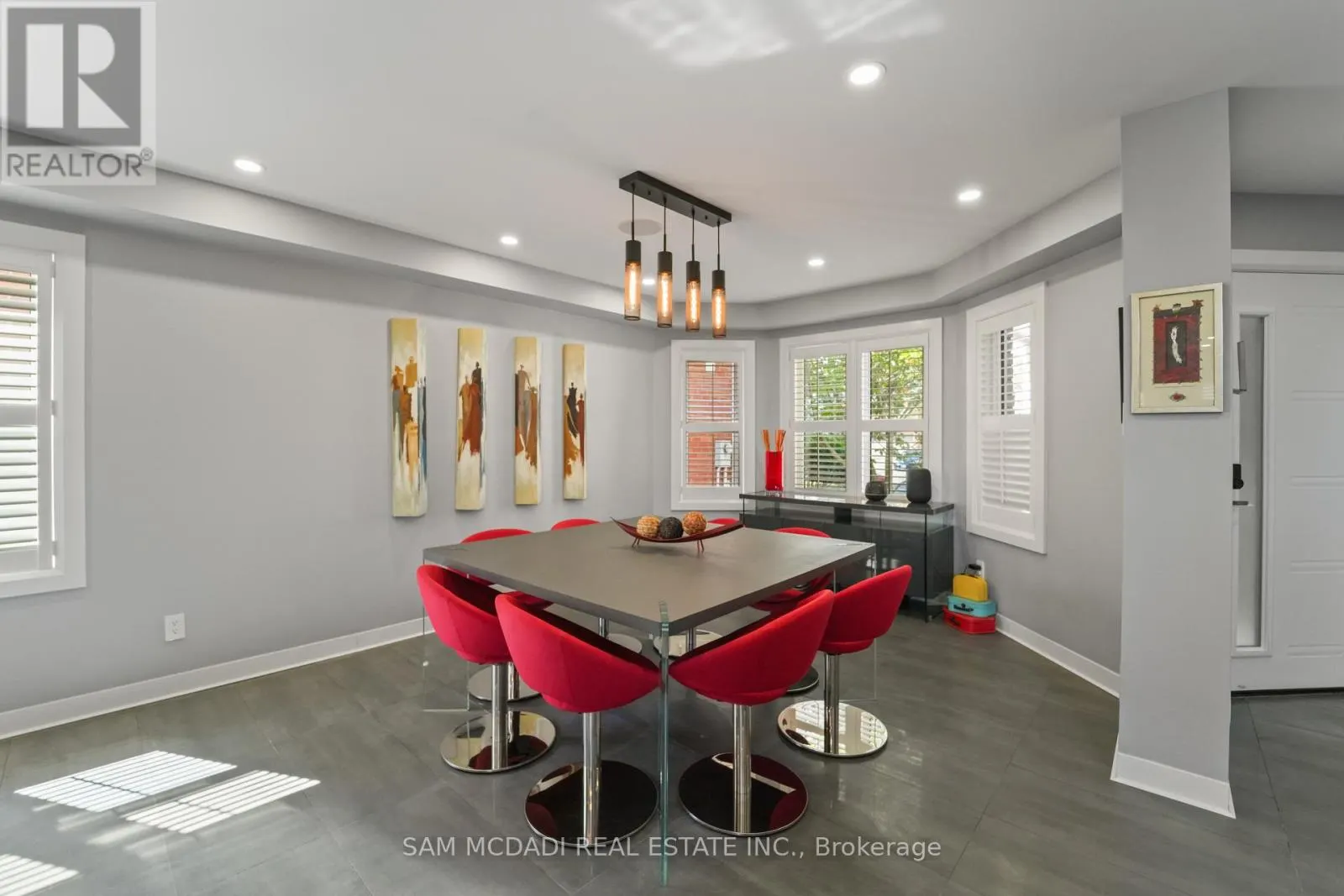 385 TURNBERRY CRESCENT